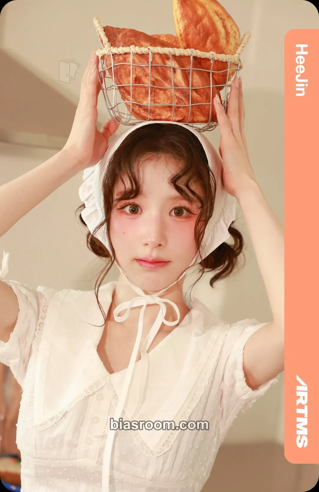 HeeJin Ever01 Physical Objekts Photocard - ARTMS - ARTMS K-pop photocard