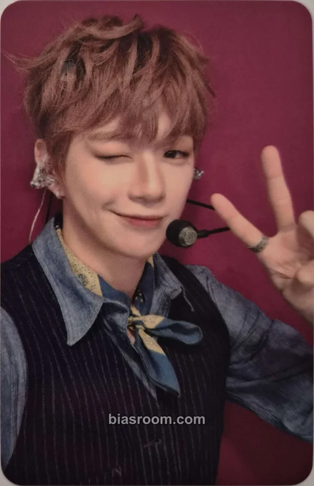 KANGDANIEL - Daniel - Glow to Haze Album hellolive B version
