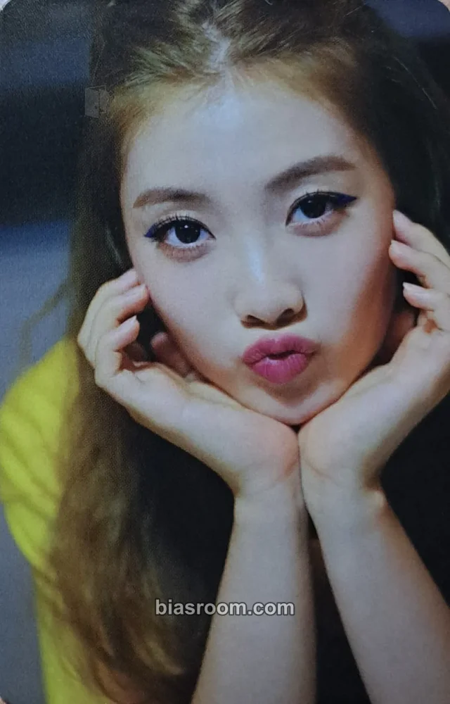 Weki Meki - Lucy - WEME Album album photocard