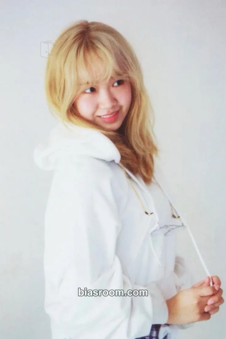 Choi Yoojung Lucky Photocard - Weki Meki - Weki Meki K-pop photocard
