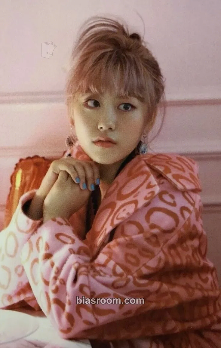 Lua Lucky Photocard - Weki Meki - Weki Meki K-pop photocard