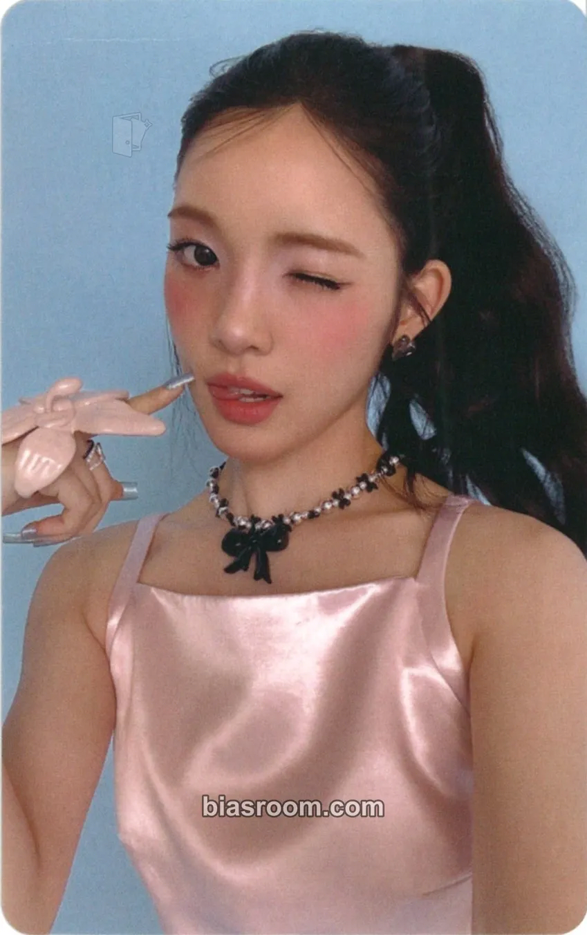 Yuha FOCUS Photocard - Hearts2Hearts - Hearts2Hearts K-pop photocard