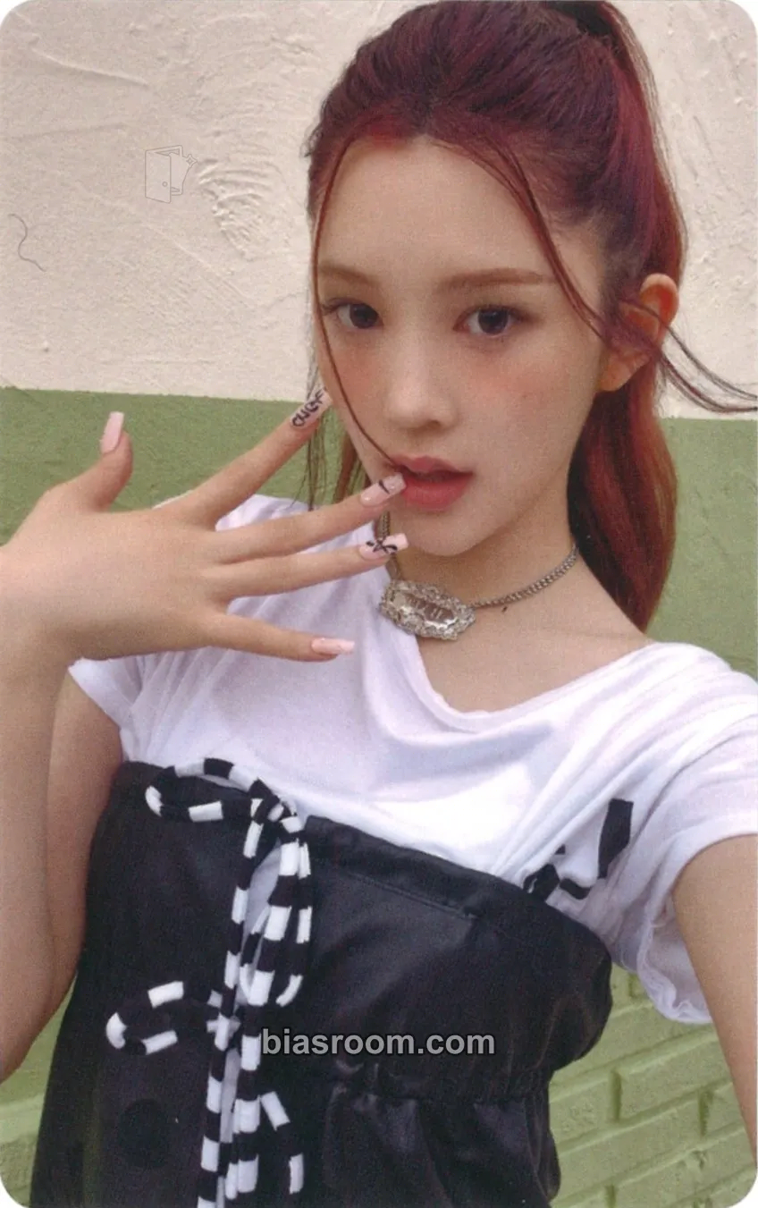 A-na FOCUS Photocard - Hearts2Hearts - Hearts2Hearts K-pop photocard