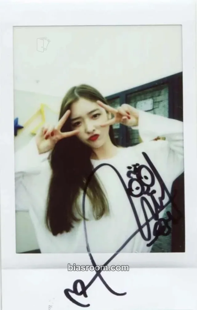 DIA - Eunjin - YOLO Album polaroid signed pob (pre-order benefit)