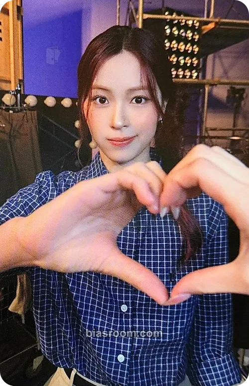 Ryujin The 4th Fan Meeting ITZY, MIDZY, Let's Fly! "On Air" Photocard - ITZY - ITZY K-pop photocard