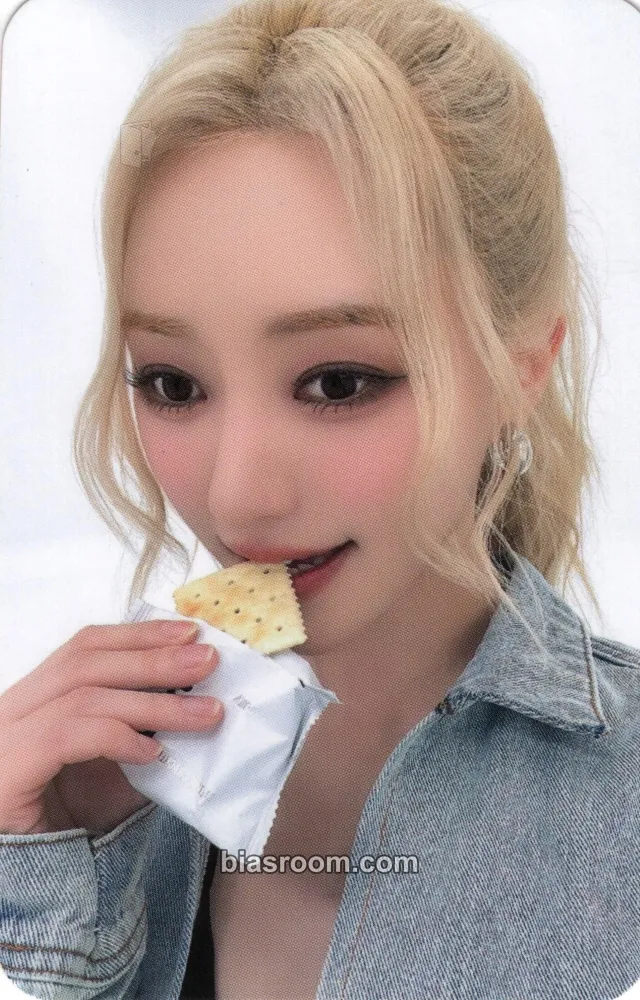 SuA Playlist #You are you Photocard - Dreamcatcher - Dreamcatcher K-pop photocard