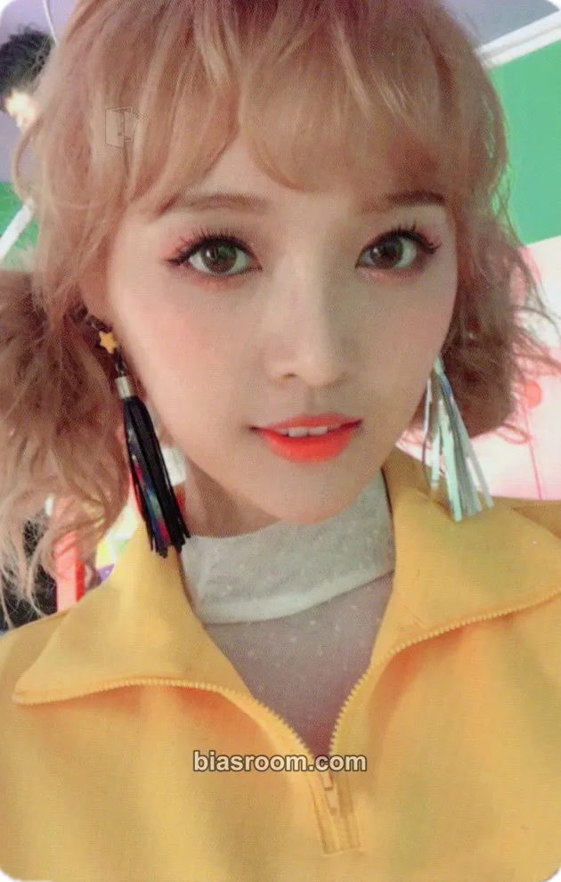 Xuan Yi Happy Moment Photocard - WJSN - WJSN K-pop photocard