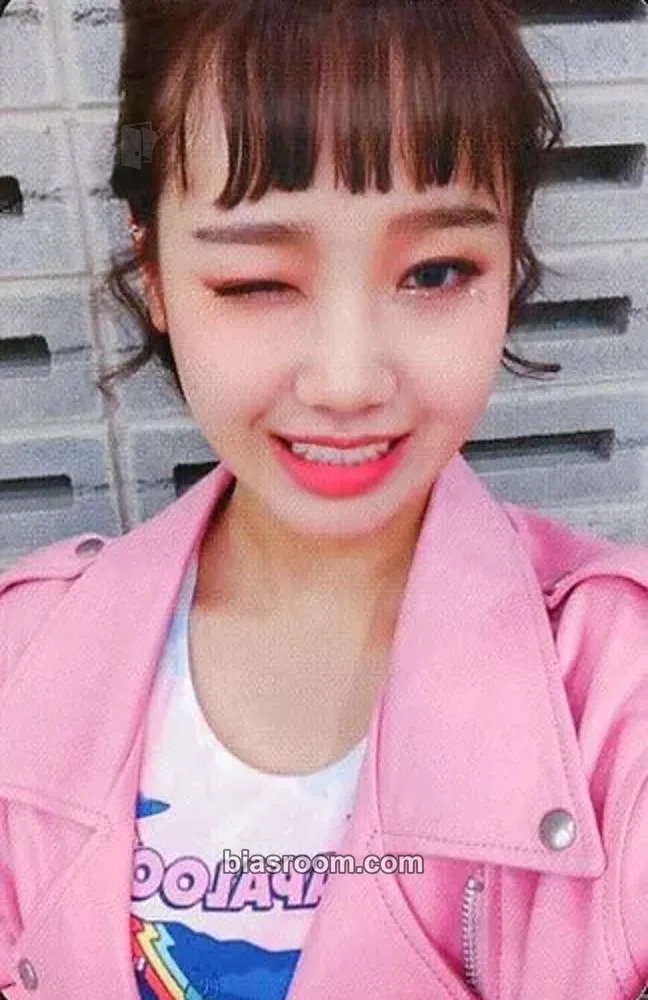 Choi Yoojung KISS, KICKS Photocard - Weki Meki - Weki Meki K-pop photocard