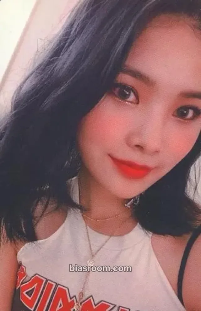Weki Meki - Rina - KISS, KICKS Album album photocard kiss version