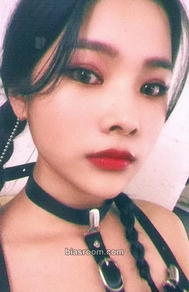 Weki Meki - Rina - KISS, KICKS Album album photocard kicks version