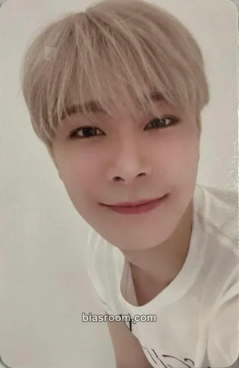 Moonbin Switch On Photocard - ASTRO - ASTRO K-pop photocard