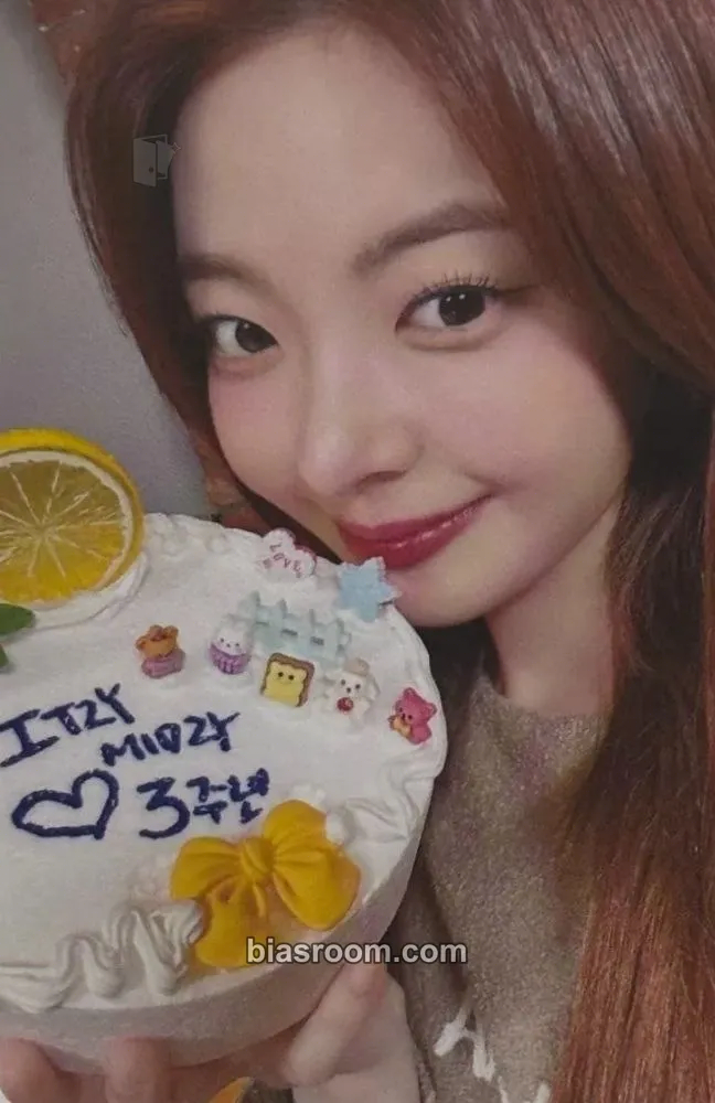 Lia MIDZY Japan 3rd Anniversary Photocard - ITZY - ITZY K-pop photocard