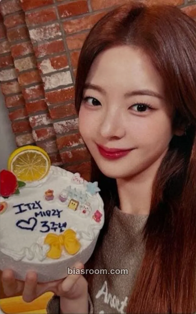 Lia MIDZY Japan 3rd Anniversary Photocard - ITZY - ITZY K-pop photocard
