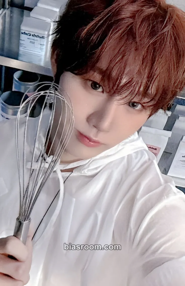 Ji Yunseo HOT MESS Photocard - EVNNE - EVNNE K-pop photocard