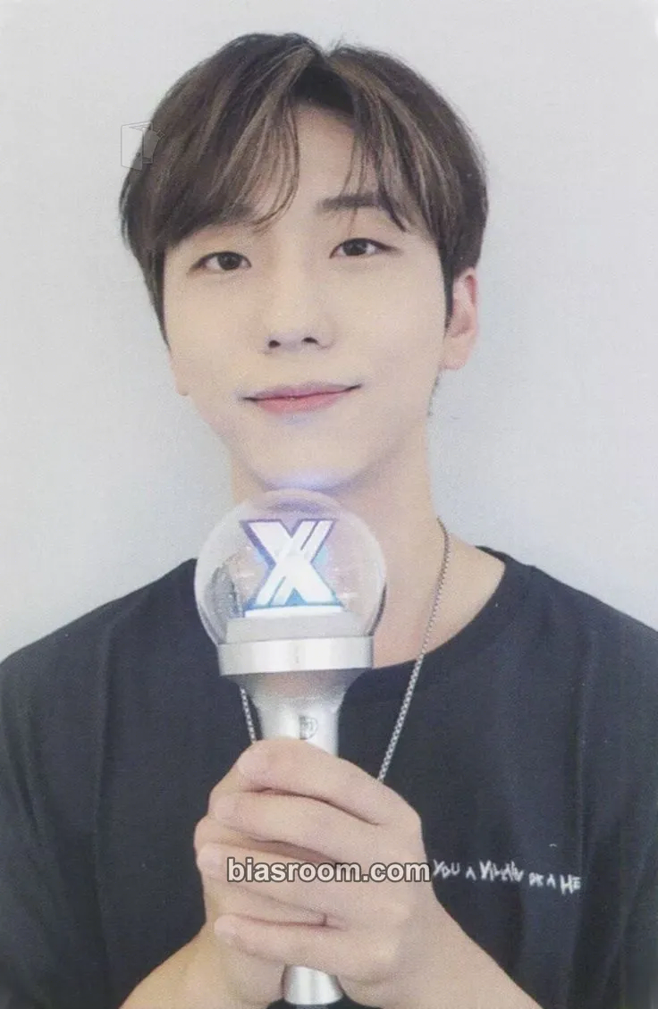 Gunil Lightstick Photocard - Xdinary Heroes - Xdinary Heroes K-pop photocard