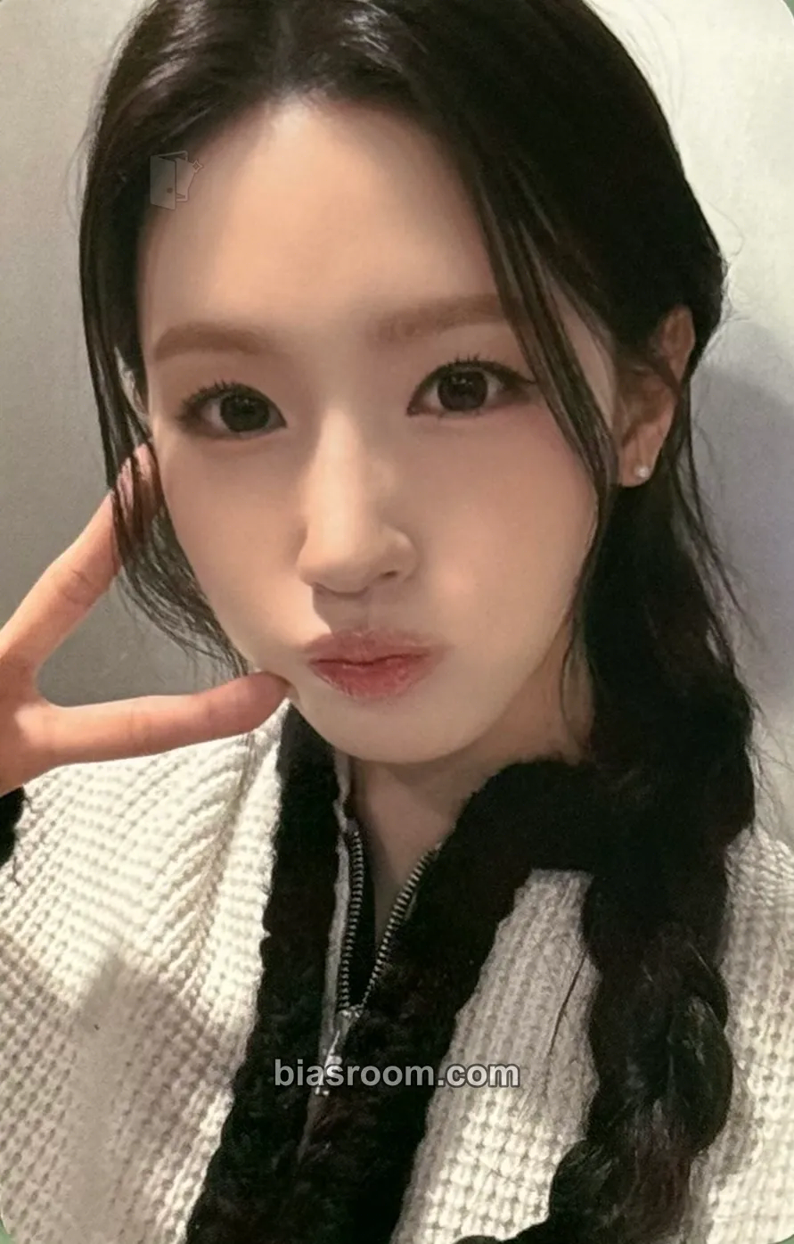 Miyeon MY, Lover Photocard - i-dle - i-dle K-pop photocard