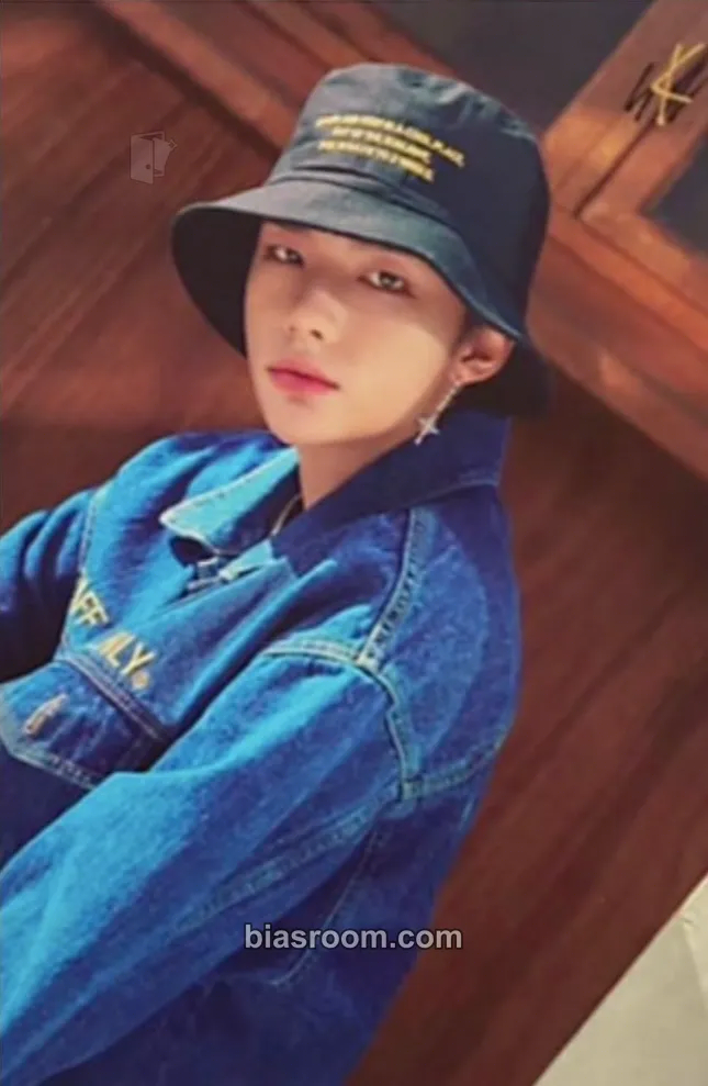 Hyunjin World Tour “District 9 : Unlock” Photocard - Stray Kids - Stray Kids K-pop photocard