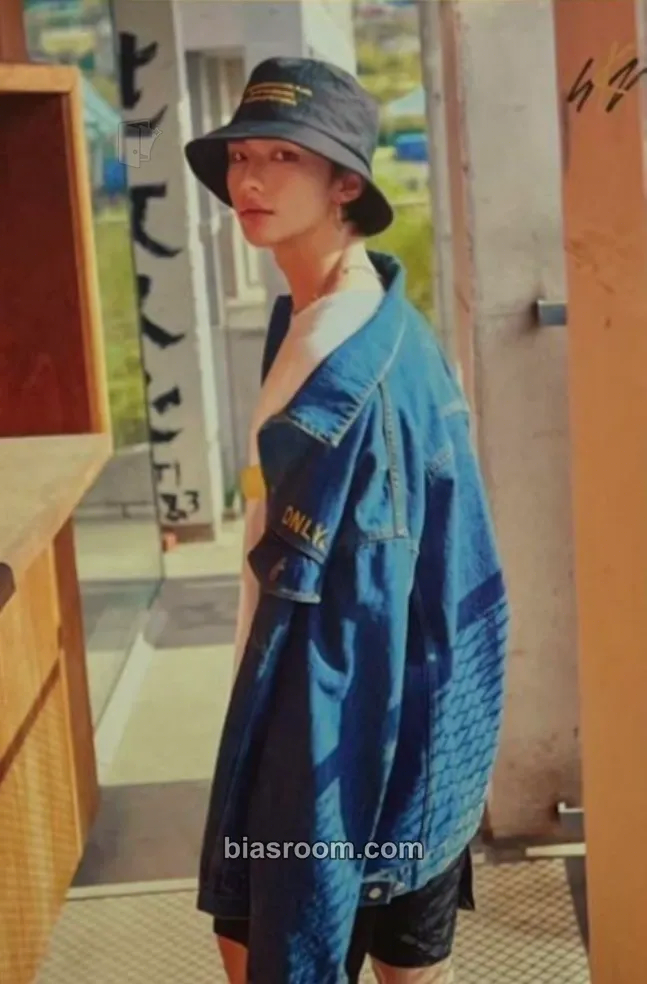 Hyunjin World Tour “District 9 : Unlock” Photocard - Stray Kids - Stray Kids K-pop photocard