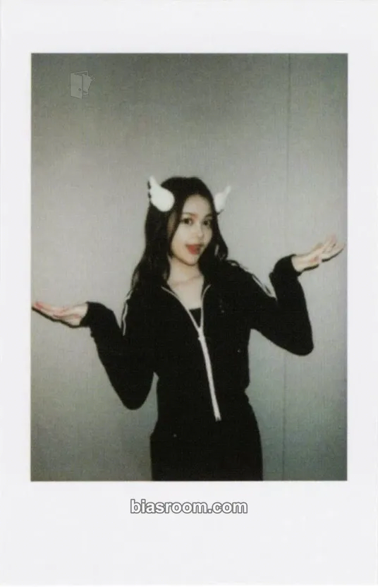 Carmen STYLE Photocard - Hearts2Hearts - Hearts2Hearts K-pop photocard