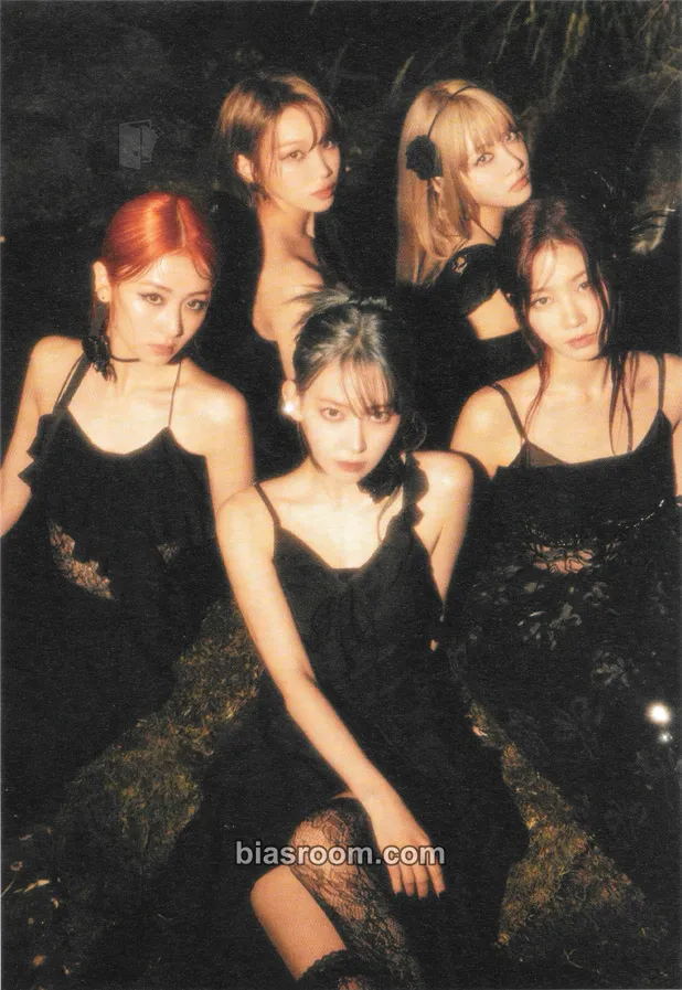EASY Photocard - LE SSERAFIM - LE SSERAFIM K-pop photocard
