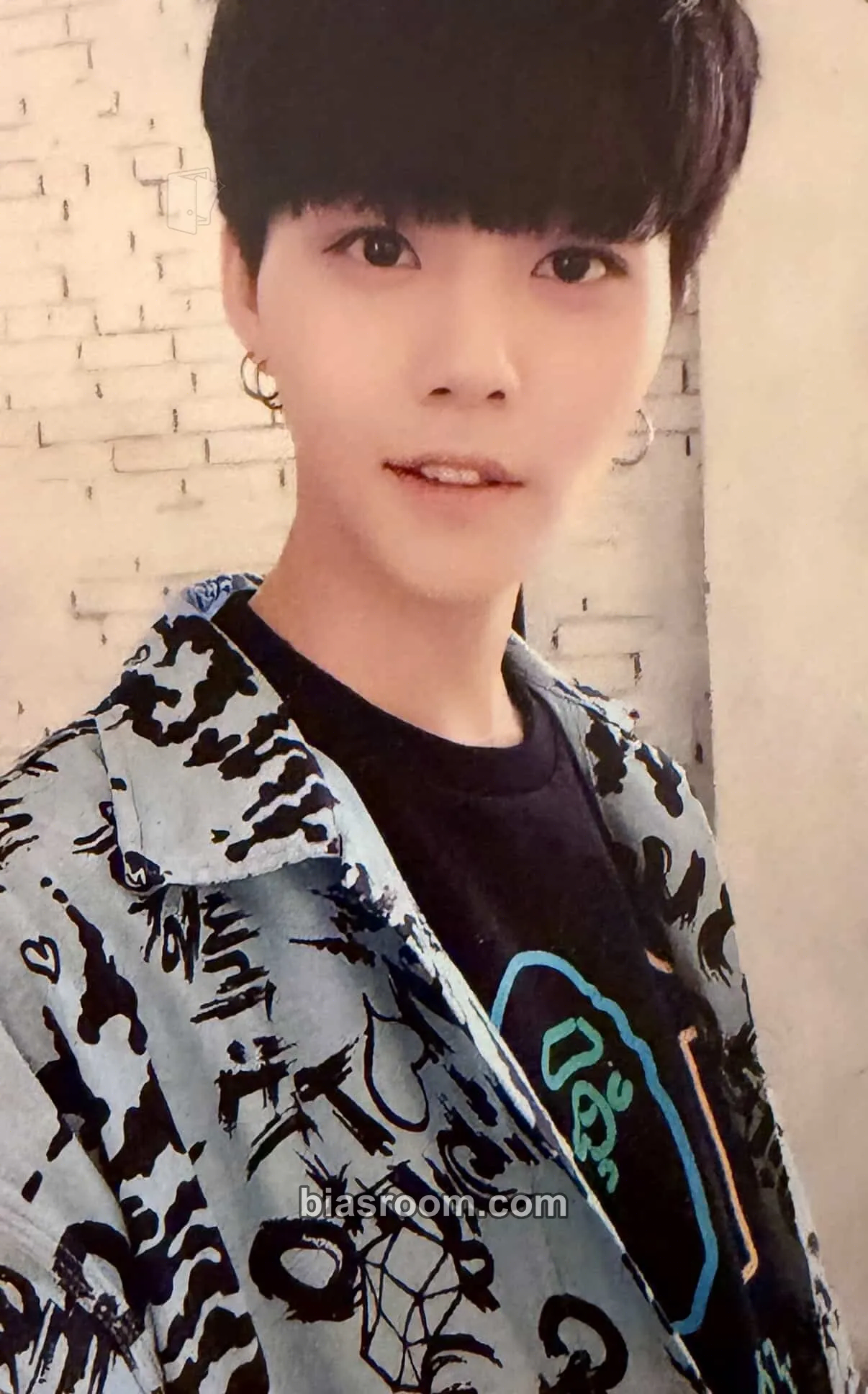 Xin U & I, Date Photocard - Varsity - Varsity K-pop photocard