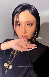 Hwasa Guilty Pleasure Photocard - MAMAMOO - MAMAMOO K-pop photocard