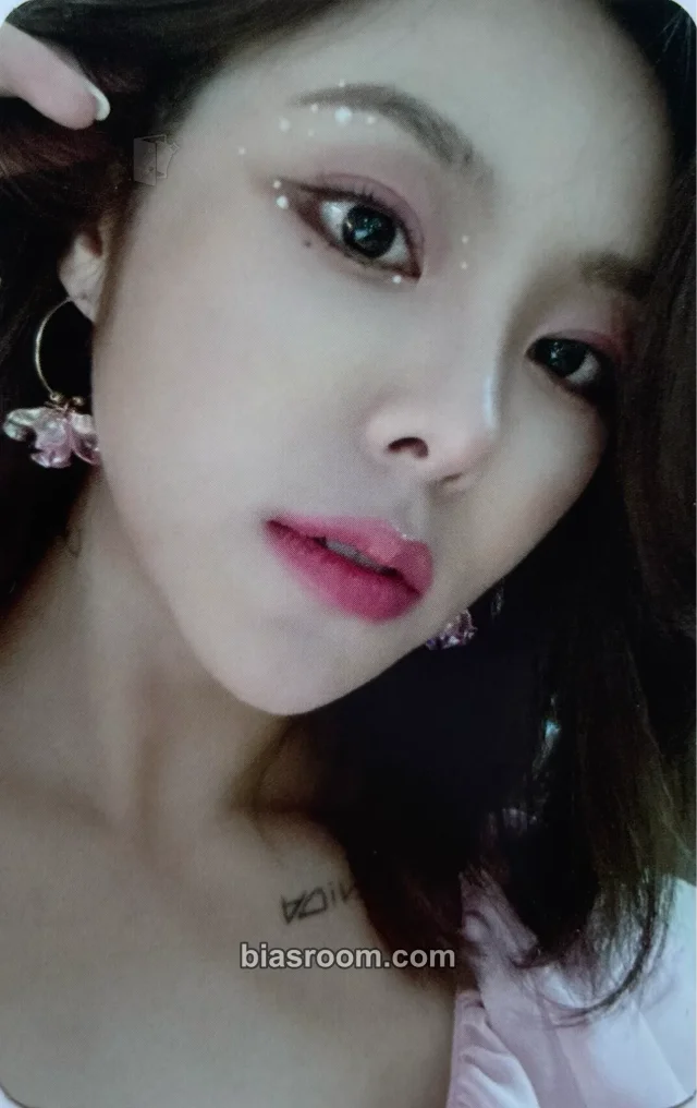 MAMAMOO - Wheein - WHEE Album wonderwall pob (pre-order benefit)