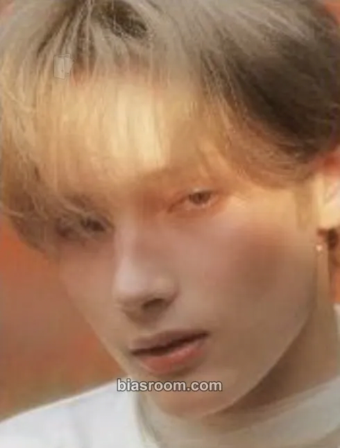 Huening Kai Minisode 3: Tomorrow Photocard - TOMORROW X TOGETHER - TOMORROW X TOGETHER K-pop photocard