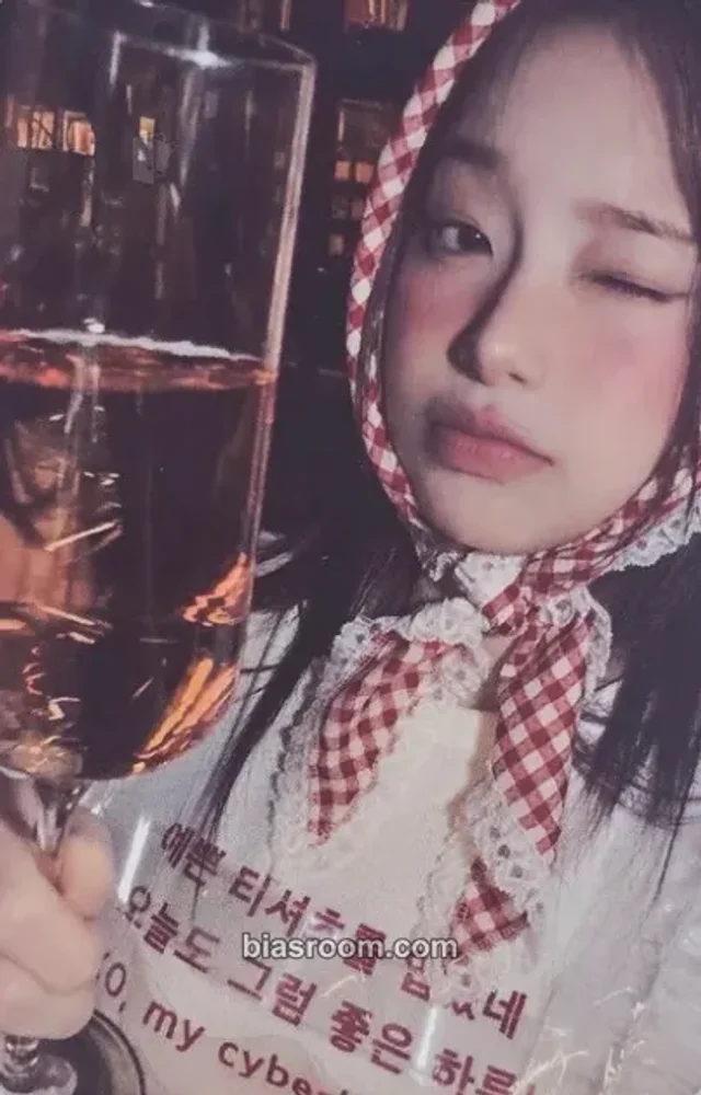 Chuu - Chuu - XO, My Cyberlove Album trading card pop-up store olive young