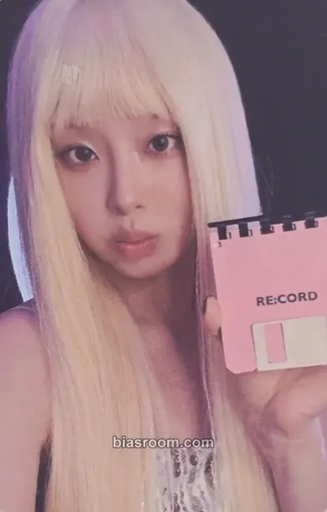 Chuu - Chuu - XO, My Cyberlove Album trading card pop-up store olive young