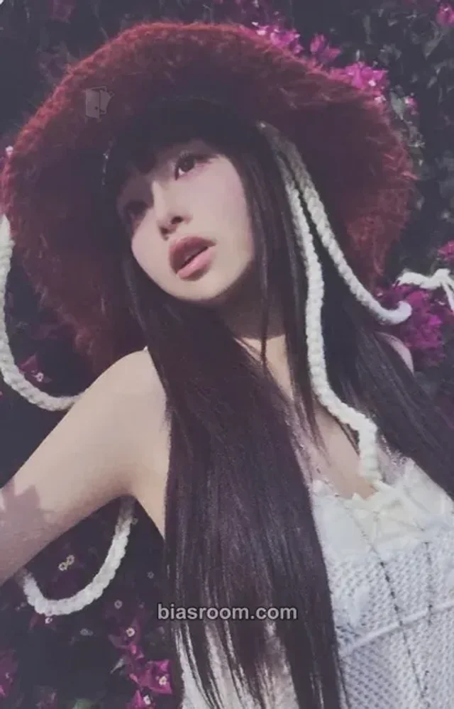 Chuu - Chuu - XO, My Cyberlove Album trading card pop-up store olive young