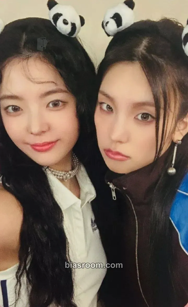 GOLD Photocard - ITZY - ITZY K-pop photocard