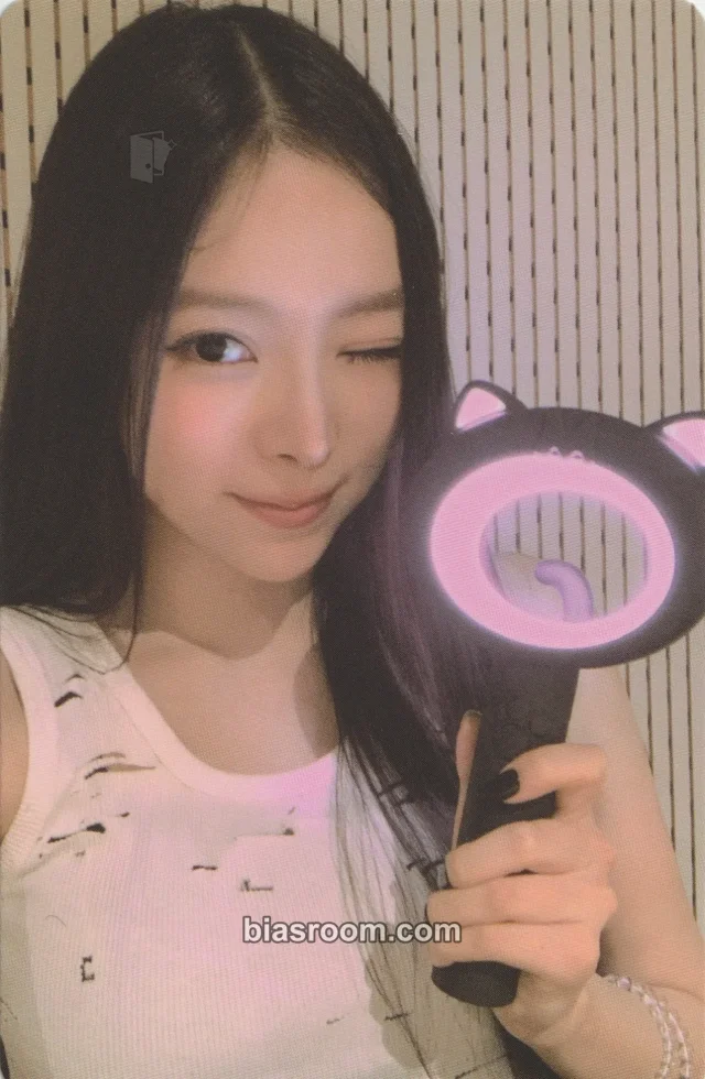 MEOVV - Narin - Meovv official lightstick  Other lightstick merch photocard