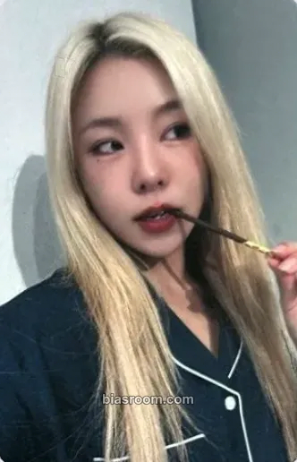 Wheein In the Mood Photocard - MAMAMOO - MAMAMOO K-pop photocard