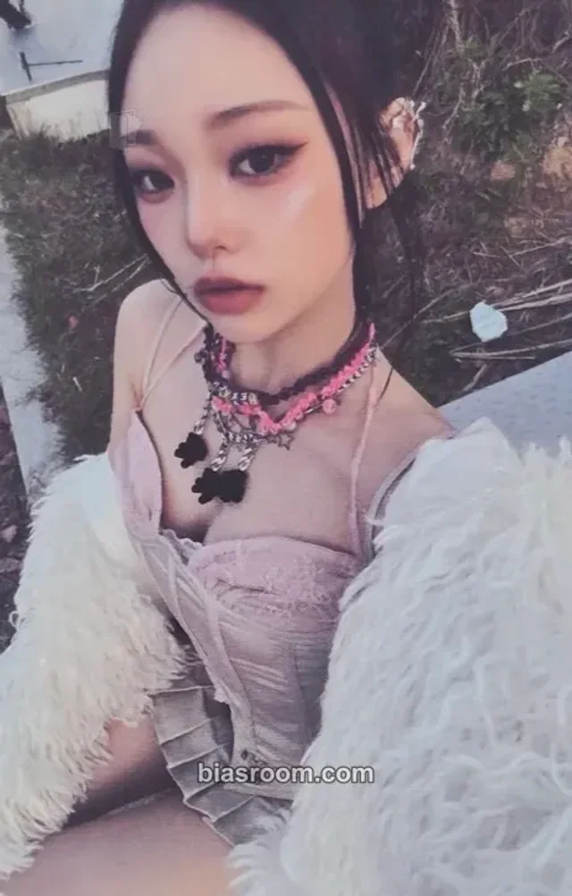 CLASS:y - Boeun - "A new chapter of the party - messier, classier Goods package" Event merch photocard
