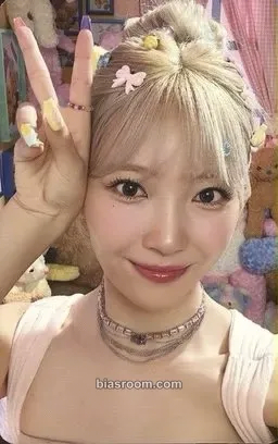 Mayuka Press Play Photocard - NiziU - NiziU K-pop photocard