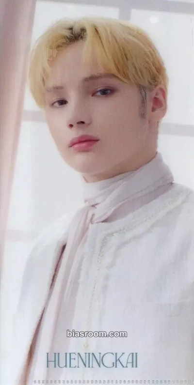 Huening Kai Tomorrow X Together Museum Photocard - TOMORROW X TOGETHER - TOMORROW X TOGETHER K-pop photocard