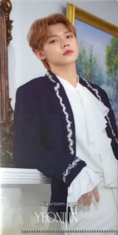 Yeonjun Tomorrow X Together Museum Photocard - TOMORROW X TOGETHER - TOMORROW X TOGETHER K-pop photocard