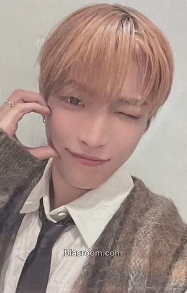 Hongjoong 8ROOM MD Photocard - ATEEZ - ATEEZ K-pop photocard