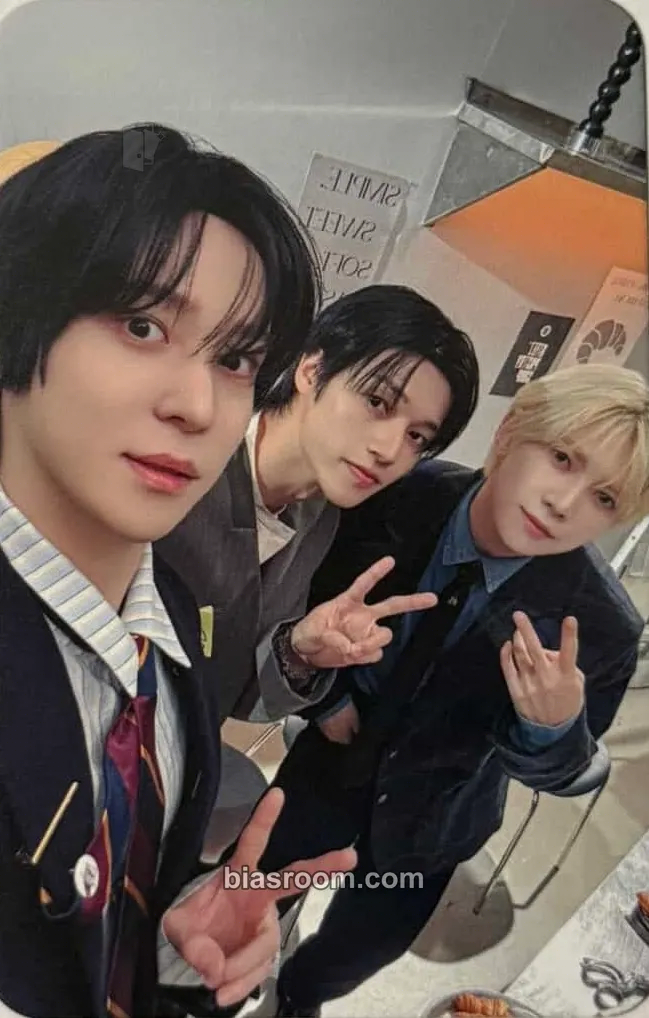 2026 Season's Greetings - Pastry Shop Photocard - ATEEZ - ATEEZ K-pop photocard