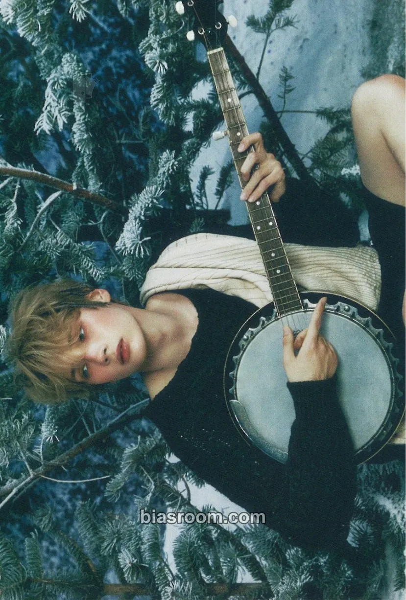 Huening Kai 誓い (CHIKAI) Photocard - TOMORROW X TOGETHER - TOMORROW X TOGETHER K-pop photocard