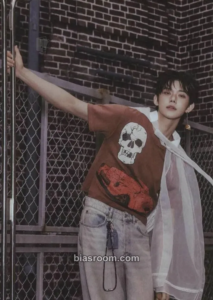 Yeonjun 誓い (CHIKAI) Photocard - TOMORROW X TOGETHER - TOMORROW X TOGETHER K-pop photocard