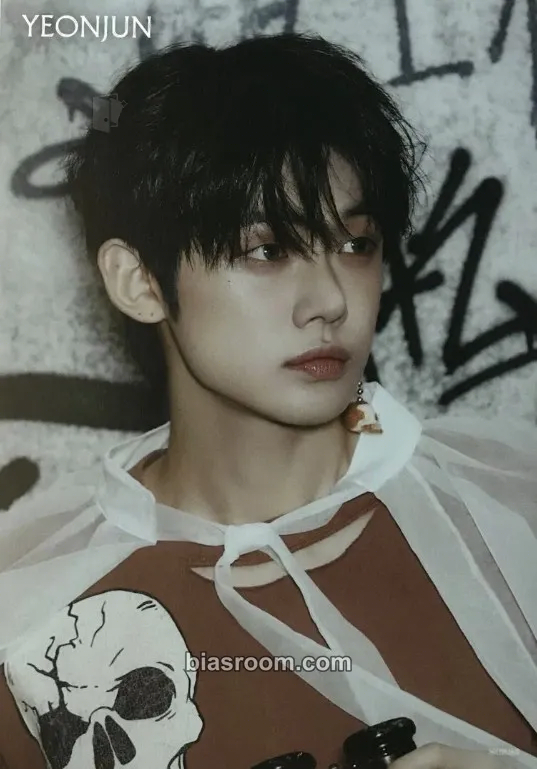 Yeonjun 誓い (CHIKAI) Photocard - TOMORROW X TOGETHER - TOMORROW X TOGETHER K-pop photocard