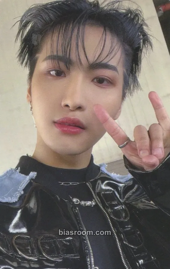 Seonghwa THE WORLD EP.1 : MOVEMENT Photocard - ATEEZ - ATEEZ K-pop photocard