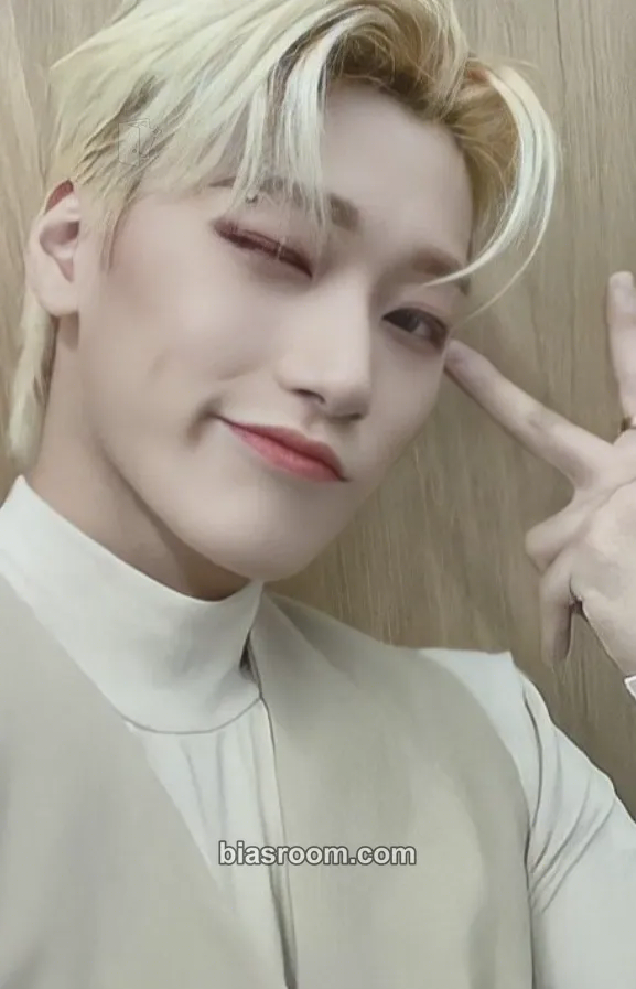 San THE WORLD EP.1 : MOVEMENT Photocard - ATEEZ - ATEEZ K-pop photocard