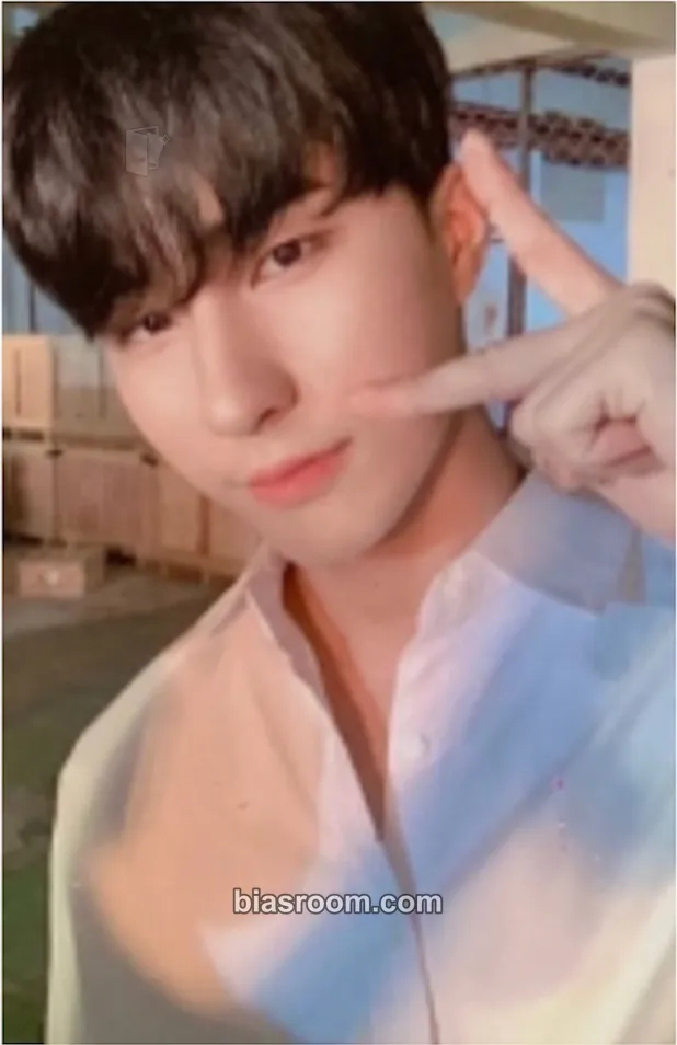 Harin STUDIO WE: Recording Photocard - ONEWE - ONEWE K-pop photocard