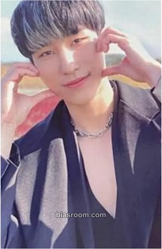 Harin STUDIO WE: Recording 2 Photocard - ONEWE - ONEWE K-pop photocard