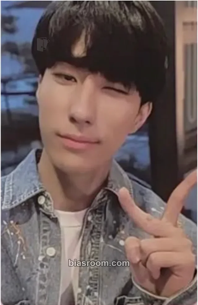ONEWE - Harin - Planet Nine: Voyager Album album photocard