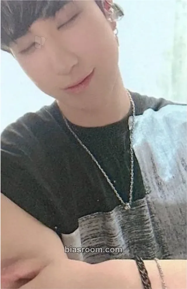 ONEWE - Harin - XOXO Album album photocard