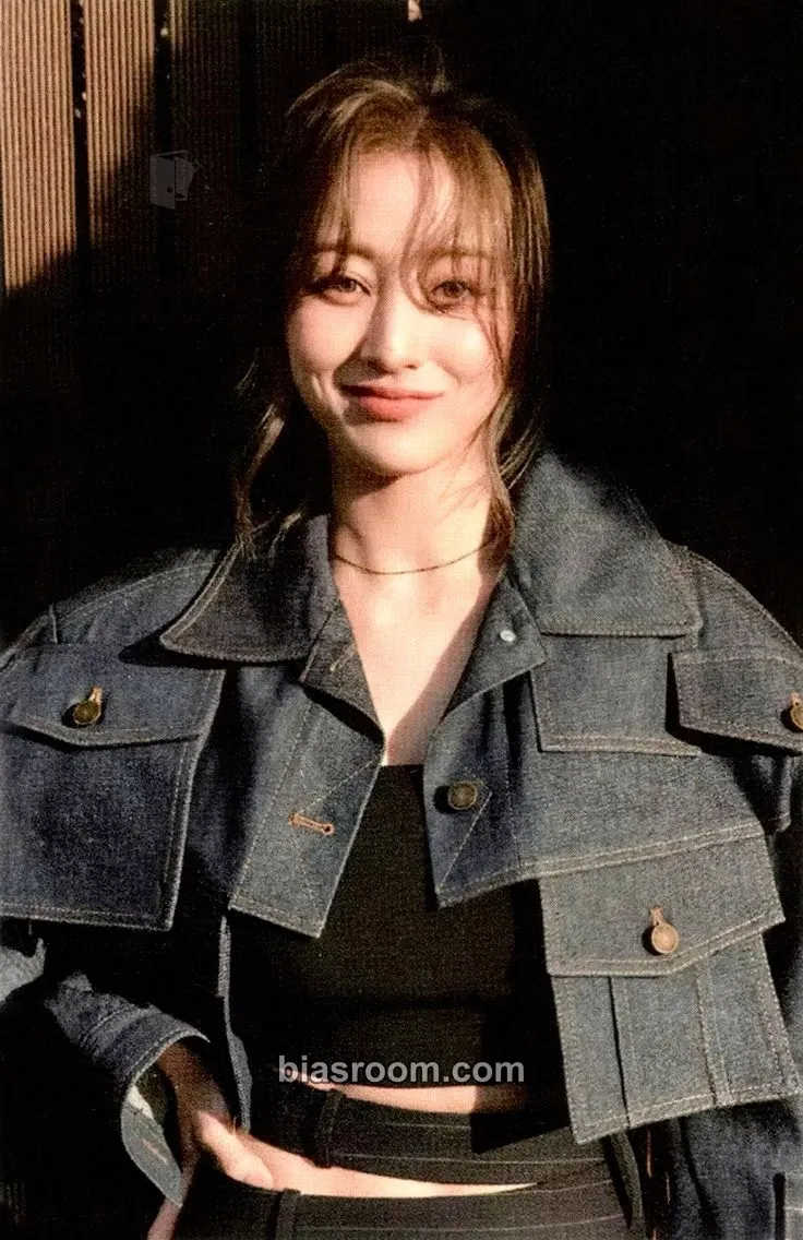 Jihyo ZONE Photocard - TWICE - TWICE K-pop photocard